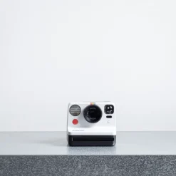 1907 IMPOSSIBLE High-tech-Appareil photo Polaroid Now - Noir & Blanc