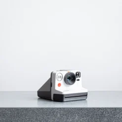 1907 IMPOSSIBLE High-tech-Appareil photo Polaroid Now - Noir & Blanc