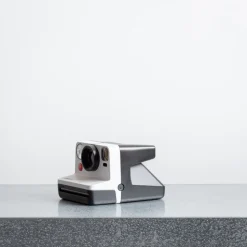1907 IMPOSSIBLE High-tech-Appareil photo Polaroid Now - Noir & Blanc