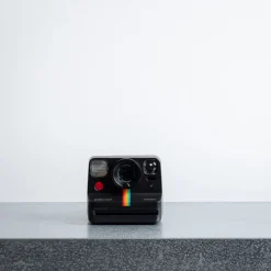 1907 IMPOSSIBLE High-tech-Appareil photo retro Polaroid Now + - Noir