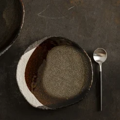 925 JARS CERAMISTES Assiettes Plates-Assiette en grès émaillé Wabi - Seidou Kaki