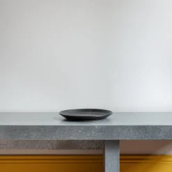 559 STONEWARE Assiettes Plates-Assiette plate en grès fin - Réglisse