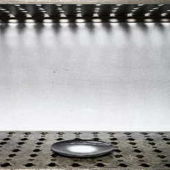 259 SERAX Assiettes Plates-Assiette plate en porcelaine Ann Demeulemeester - Noir et blanc