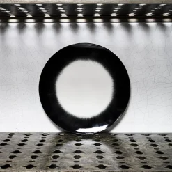 259 SERAX Assiettes Plates-Assiette plate en porcelaine Ann Demeulemeester - Noir et blanc