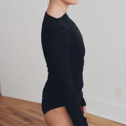 Femme Baserange T-shirts-- T-Shirt Omato - Noir