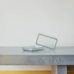 1139 BAZAR DE LUXE Ustensiles-Beurrier en verre moulé