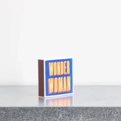 590 FINE MATCH BOX Allumettes & Briquets|Accessoirisez Votre Intérieur-Boîte de 150 grandes allumettes - Wonder Woman