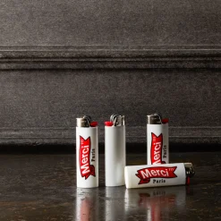 1799 MARKM LASER Les Accessoires Merci|Allumettes & Briquets-Briquet Fanion - Rouge - Merci