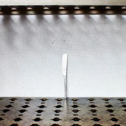 259 SERAX Couverts|Couteaux-Couteau en métal martelé - Stonewash - La Nouvelle Table