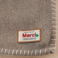 2138 TESSILECHITI Plaids & Couvertures|Accessoirisez Votre Intérieur-Couverture Merci - Beige