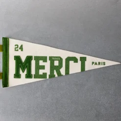 2224 LE FANION FRANCAIS Accessoirisez Votre Intérieur-Fanion Merci - Ecru