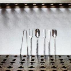 259 SERAX Couverts|Fourchettes-Fourchette apéro en métal martelé - Stonewash - La Nouvelle Table