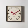 1827 NEWGATE Horloges|Accessoirisez Votre Intérieur-Horloge murale carrée Number 5 - Aiguilles rouge