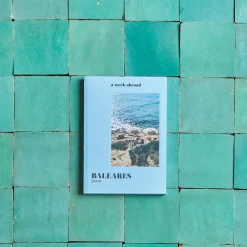2037 A Week ABROAD Livres|Accessoirisez Votre Intérieur-Livre - A Week Abroad Baléares