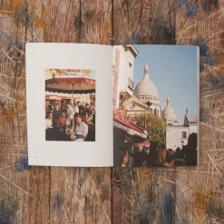 2037 A WEEK ABROAD Livres-Livre - A Week Abroad Paris