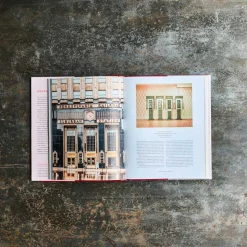 1212 INTERART Livres-Livre - Accientally Wes Anderson : Adventures