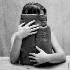 730 PHAIDON Livres-Livre - Les mains dans la Terre