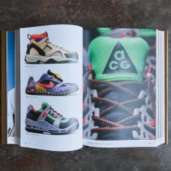 1305 TASCHEN Livres-Livre - Sneaker Freaker, The Ultimate Sneaker Book