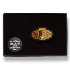 Femme MACON & LESQUOY Pin's|Pin's-Macon & Lesquoy - Broche - Chapeau de paille