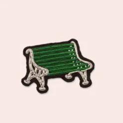 Femme MACON & LESQUOY Pin's|Pin's-Macon & Lesquoy - Broche - Banc public