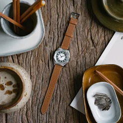 Homme MERCI L'esprit Merci|La Montre Merci-Montre - Instruments Beaumarchais H02 x Hodinkee