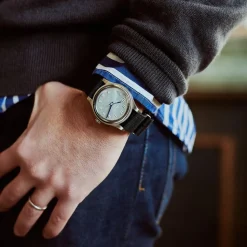 Homme MERCI La Montre Merci-Montre LMM-H01 : HODINKEE (Mécanique)
