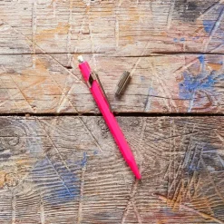 252 CARAN D ACHE Écriture|Accessoirisez Votre Intérieur-Porte-mine - Fluo Pourpre