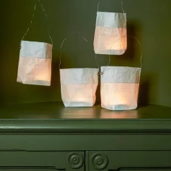 MERCI Guirlandes & Bobines|Maison De Campagne-Set de 4 lanternes en papier - Blanc et argenté