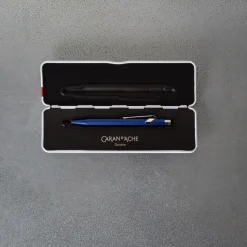 252 CARAN D ACHE Écriture-Stylo bille 849 COLORMAT-X - Bleu - Caran d'Ache