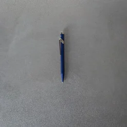 252 CARAN D ACHE Écriture-Stylo bille 849 COLORMAT-X - Bleu - Caran d'Ache