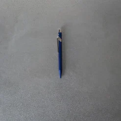 252 CARAN D ACHE Écriture-Stylo bille 849 COLORMAT-X - Bleu - Caran d'Ache