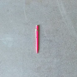 252 CARAN D ACHE Écriture-Stylo bille - Fluo Pourpre - Caran d'Ache