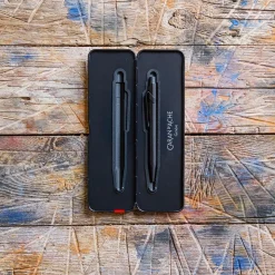 252 CARAN D ACHE Écriture-Stylo bille avec étui - Noir - Caran d'Ache