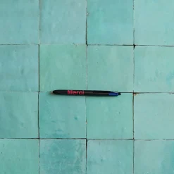 MERCI Écriture-Stylo 4 couleurs - Noir